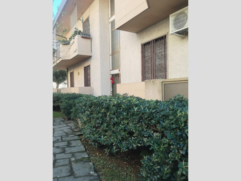 Appartamento in Vendita a Massa, 280'000&euro;, 110 m², arredato, con Box