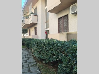 Appartamento in Vendita a Massa, 280'000&euro;, 110 m², arredato, con Box
