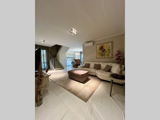 Appartamento in Vendita a Empoli, 500'000&euro;, 110 m², con Box