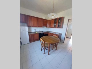 Quadrilocale in Vendita a Luni, zona Dogana, 140'000&euro;, 80 m², arredato