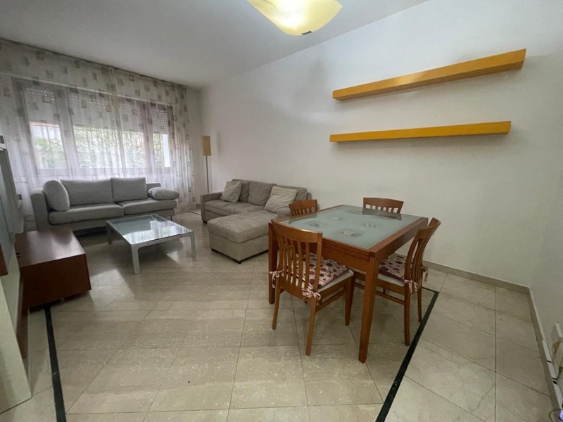 Appartamento in Vendita a Carrara, zona Avenza, 220'000&euro;, 113 m², arredato, con Box