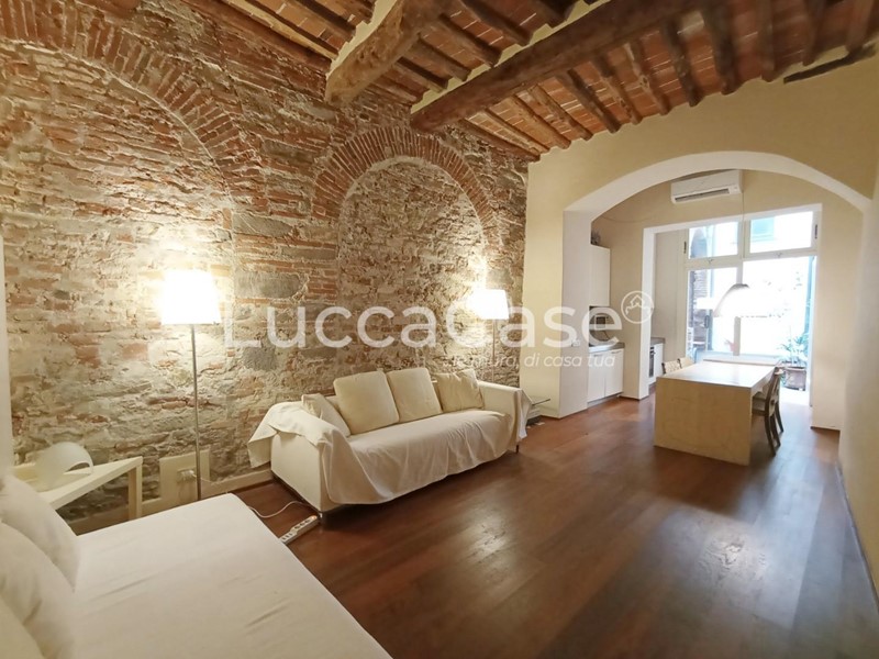 Bilocale in Affitto a Lucca, 1'200&euro;, 55 m², arredato, con Box