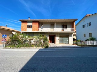 Appartamento in Vendita a Petritoli, 135'000&euro;, 200 m²