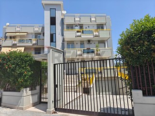 Quadrilocale in Affitto a Manfredonia, 699&euro;, 106 m²