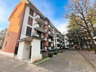 Quadrilocale in Vendita a Monza, 260'000&euro;, 95 m²