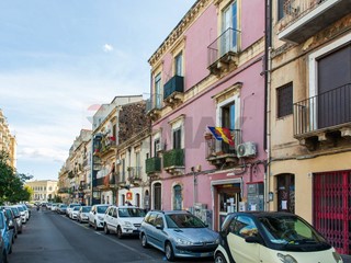 Trilocale in Vendita a Catania, 79'000&euro;, 105 m²