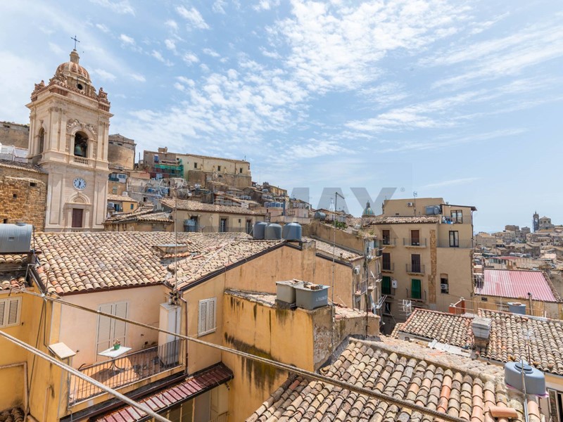Appartamento in Vendita a Caltagirone, 53'000&euro;, 190 m²