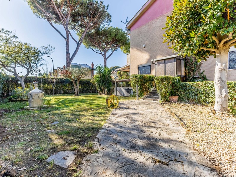 Villa in Vendita a Roma, 489'000&euro;, 284 m²
