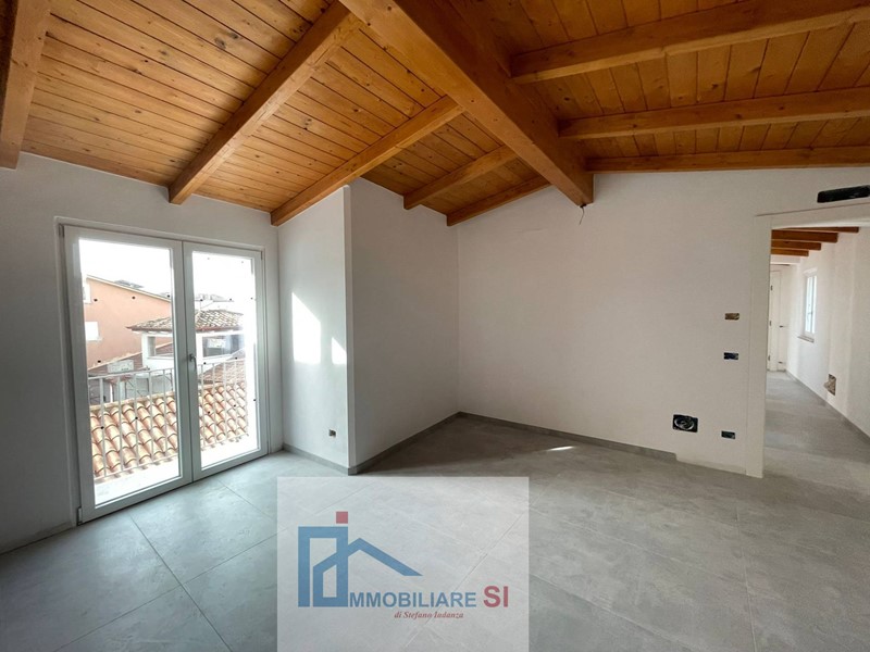 Quadrilocale in Affitto a Benevento, 850&euro;, 100 m²