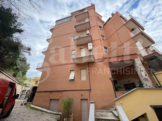 Trilocale in Vendita a Roma, 210'000&euro;, 88 m², arredato
