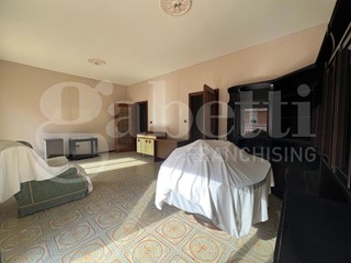 Quadrilocale in Vendita a Siracusa, 95'000&euro;, 120 m²