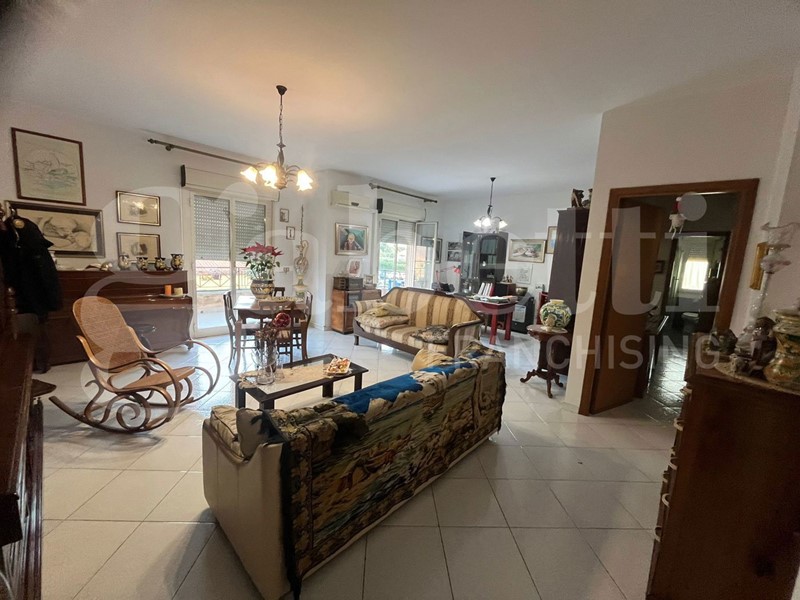 Appartamento in Vendita a Palermo, 185'000&euro;, 140 m²