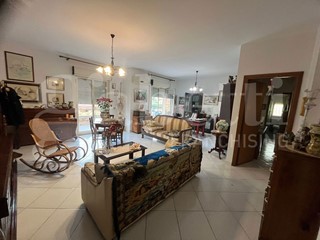 Appartamento in Vendita a Palermo, 185'000&euro;, 140 m²