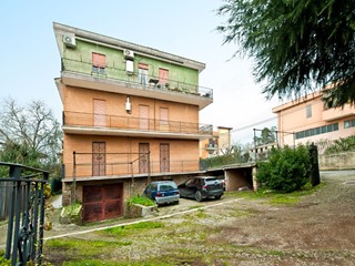 Appartamento in Vendita a Roma, 150'000&euro;, 110 m²