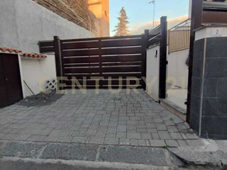 Bilocale in Vendita a Catania, 135'000&euro;, 60 m², arredato, con Box