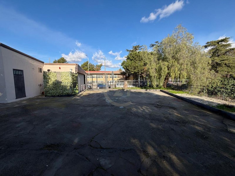 Attività commerciale in Vendita a Belpasso, zona Centro, 37'000&euro;, 60 m²