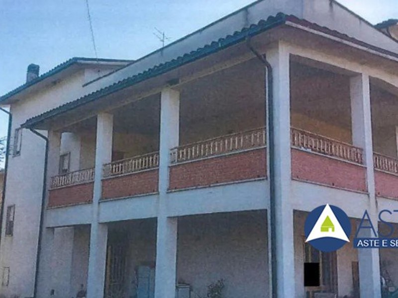 Trilocale in Vendita a Corchiano, 69'000&euro;, 100 m²