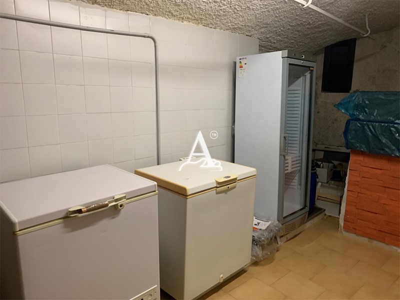Attività commerciale in Vendita a Verona, 13'500&euro;, 80 m²