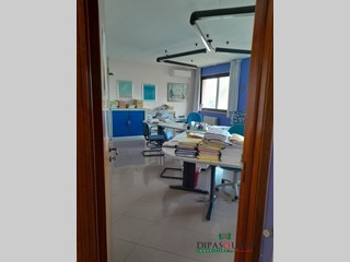 Ufficio in Affitto a Ragusa, 1'100&euro;, 200 m²