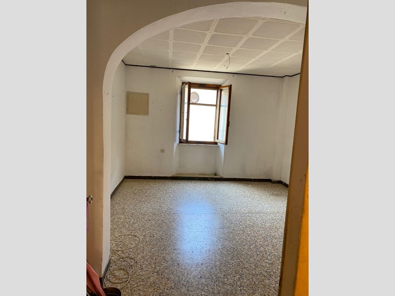 Appartamento in Vendita a Poggibonsi, zona Staggia, 75'000&euro;, 90 m², arredato