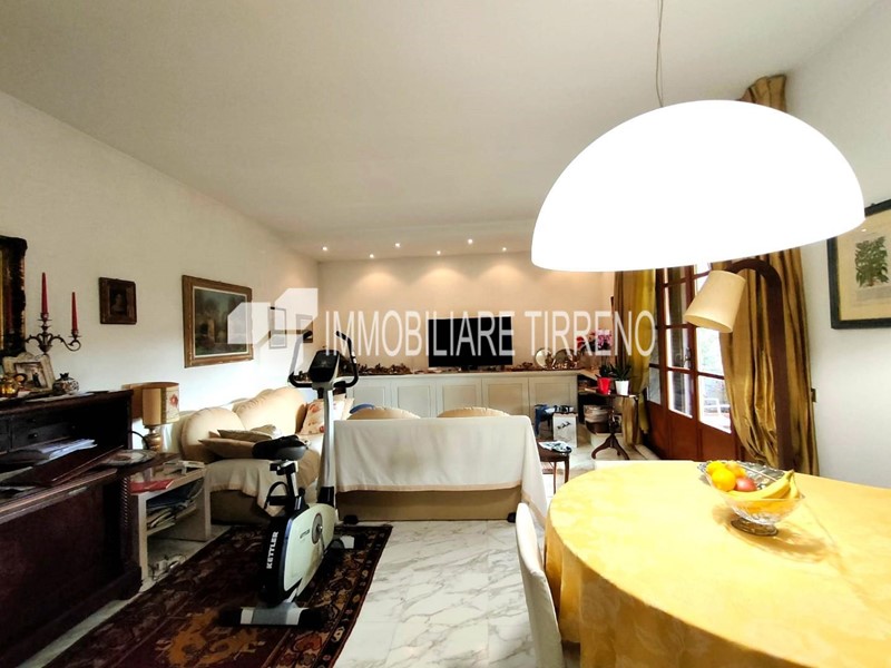 Appartamento in Vendita a Massa, zona Marina di Massa, 360'000&euro;, 117 m²