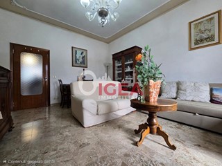 Appartamento in Vendita a Siena, 325'000&euro;, 90 m², con Box