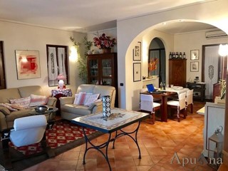 Villa in Vendita a Montignoso, zona Cinquale, 870'000&euro;, 150 m², arredato