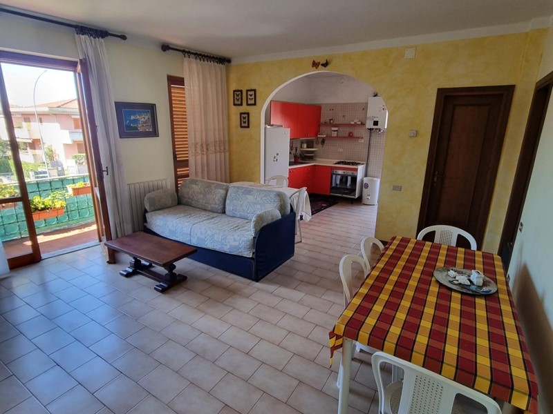 Appartamento in Vendita a Massa, zona Ronchi, 300'000&euro;, 77 m², arredato