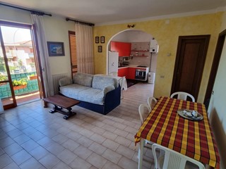 Appartamento in Vendita a Massa, zona Ronchi, 300'000&euro;, 77 m², arredato