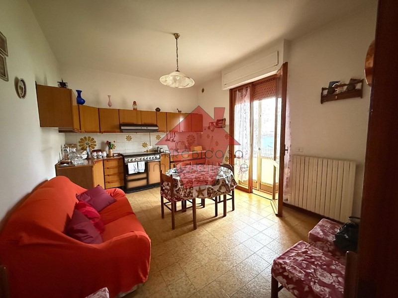 Appartamento in Vendita a Vinci, zona Sovigliana, 260'000&euro;, 110 m², con Box