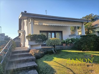 Villa in Vendita a Gorizia, 258'000&euro;, 250 m²