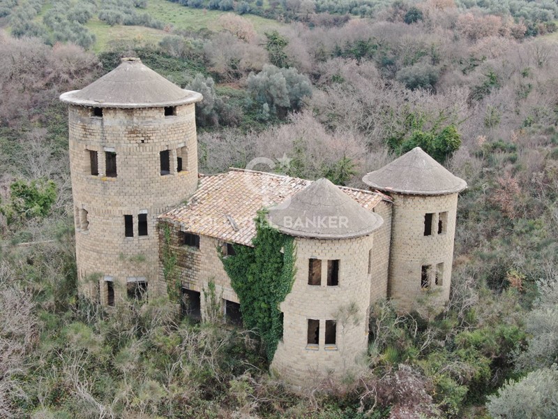 Appartamento in Vendita a Farnese, 230'000&euro;, 600 m²