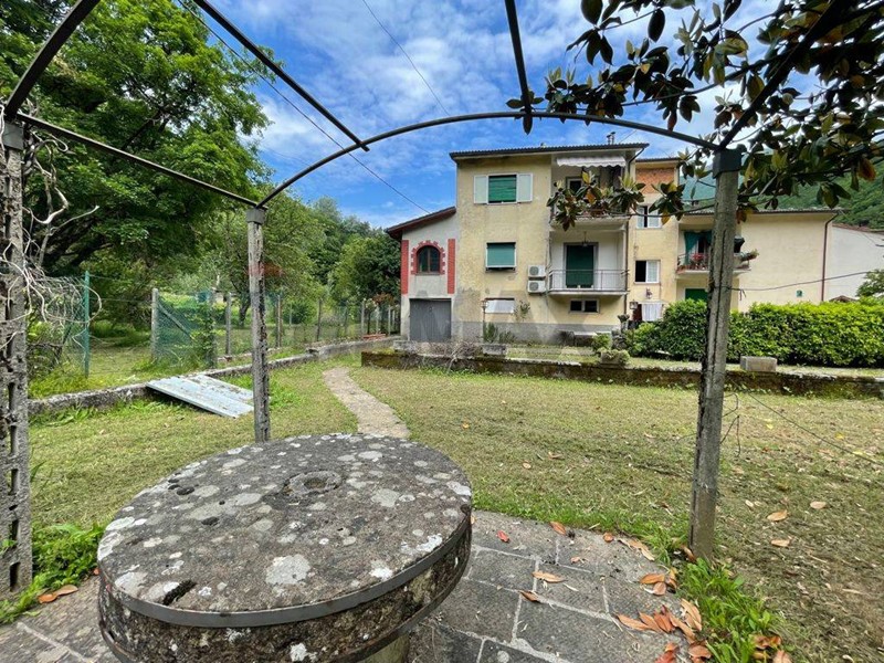 Appartamento in Vendita a Bagni di Lucca, 115'000&euro;, 115 m²