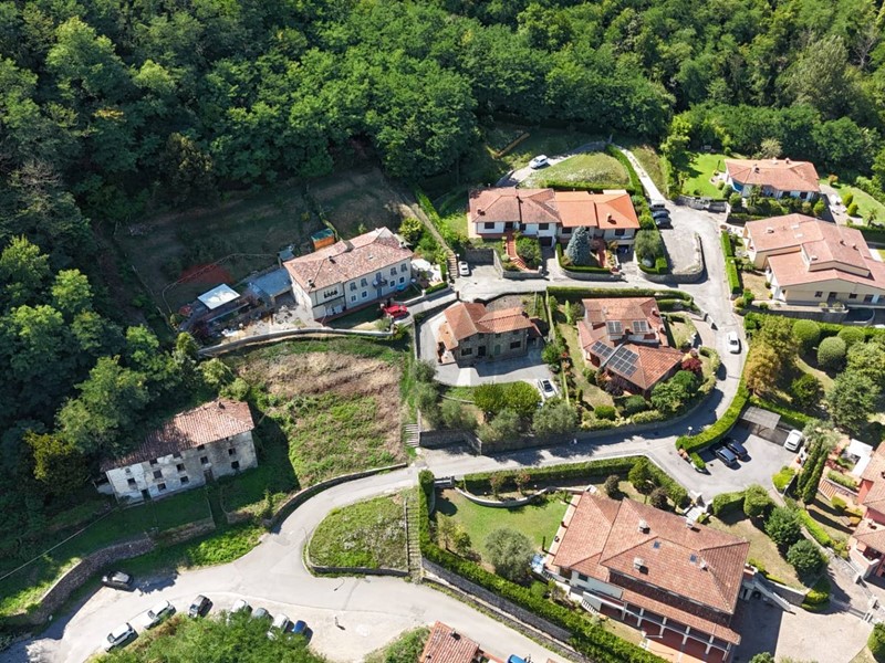 Casa Indipendente in Vendita a Bagni di Lucca, 120'000&euro;, 320 m²