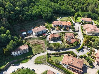 Casa Indipendente in Vendita a Bagni di Lucca, 120'000&euro;, 320 m²