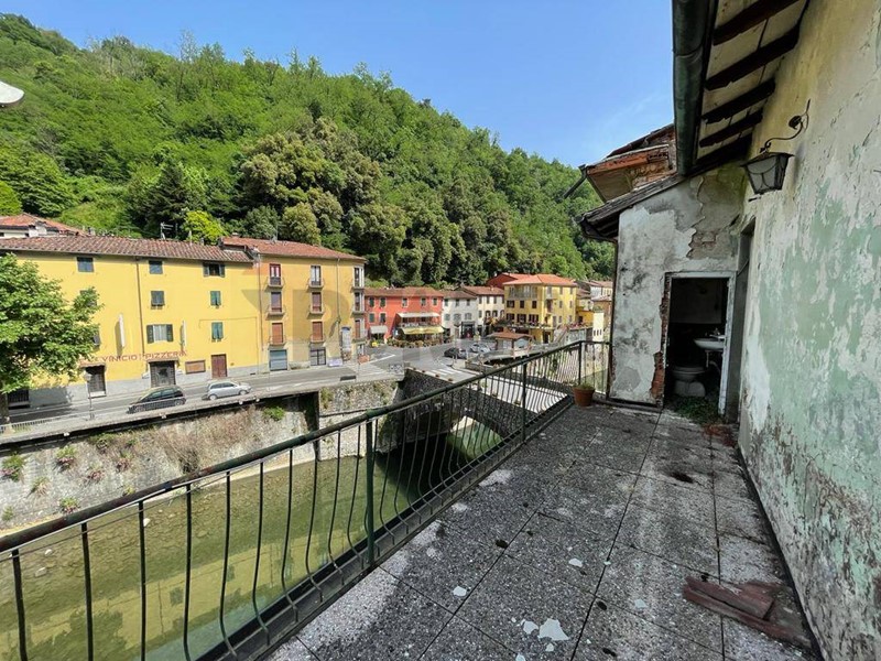 Appartamento in Vendita a Bagni di Lucca, 39'000&euro;, 88 m²