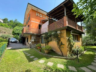 Casa Indipendente in Vendita a Bagni di Lucca, 329'000&euro;, 418 m², con Box