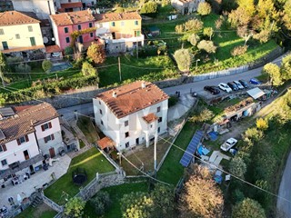 Villa in Vendita a Bagni di Lucca, 279'000&euro;, 313 m²