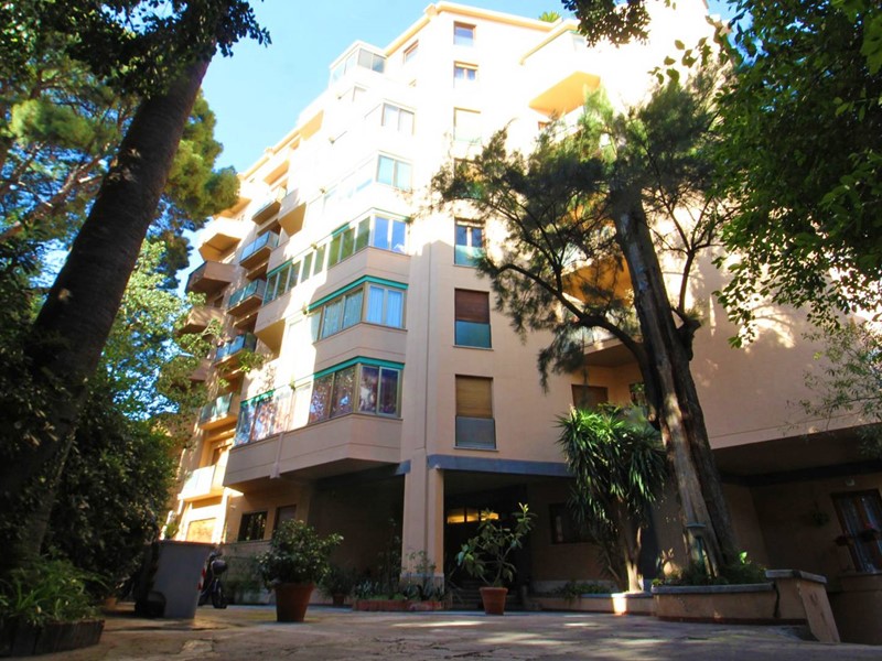 Appartamento in Vendita a Palermo, 450'000&euro;, 260 m²