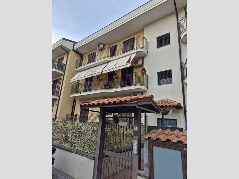 Quadrilocale in Vendita a Aci Catena, 150'000&euro;, 111 m²