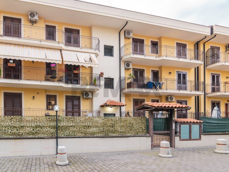 Quadrilocale in Vendita a Aci Catena, 150'000&euro;, 111 m²