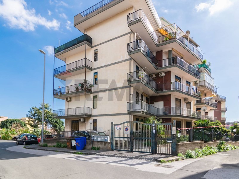 Appartamento in Vendita a Catania, 135'000&euro;, 108 m²
