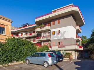 Trilocale in Vendita a Aci Castello, 130'000&euro;, 80 m²