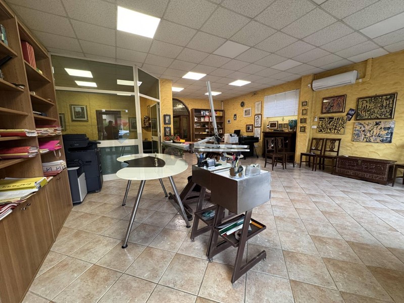 Negozio in Affitto a Roma, 900&euro;, 105 m²