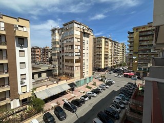 Appartamento in Vendita a Palermo, 170'000&euro;, 147 m²