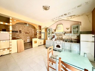 Quadrilocale in Vendita a Balestrate, 70'000&euro;, 95 m²