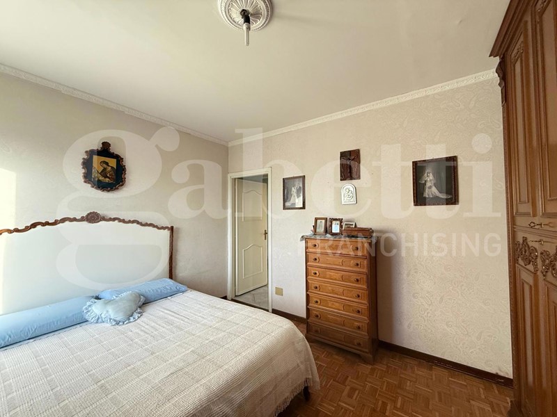 Appartamento in Vendita a Grugliasco, 220'000&euro;, 134 m², con Box