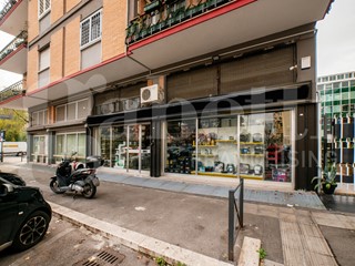 Negozio in Vendita a Roma, 350'000&euro;, 140 m²