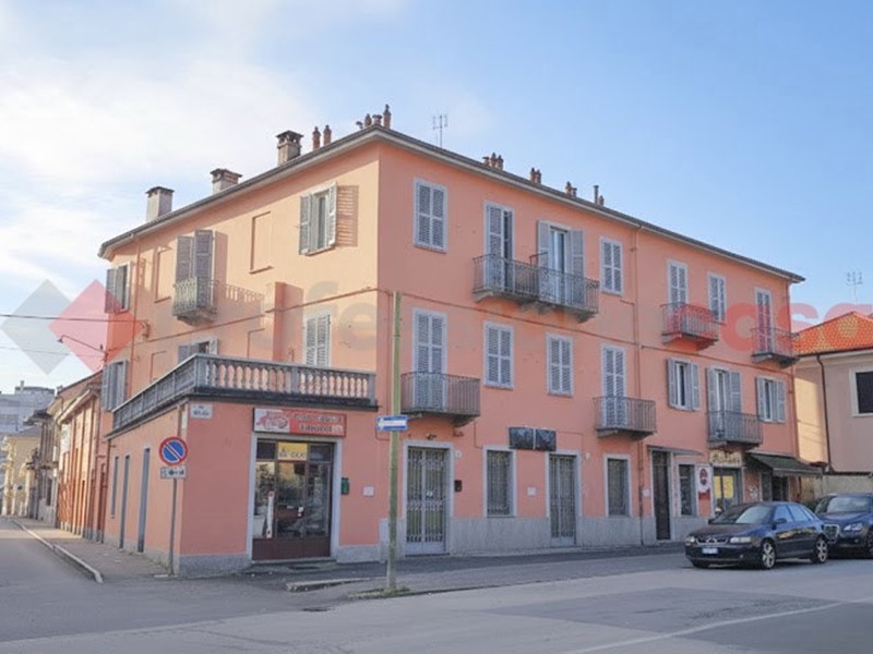 Quadrilocale in Vendita a Pinerolo, 93'000&euro;, 85 m²