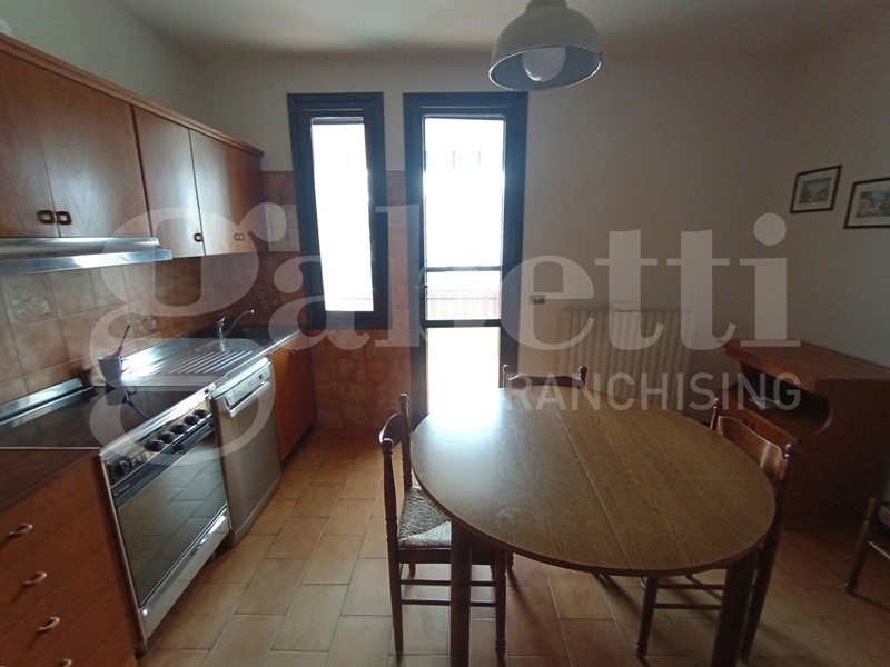 Appartamento in Vendita a Cona, 64'000&euro;, 100 m², arredato